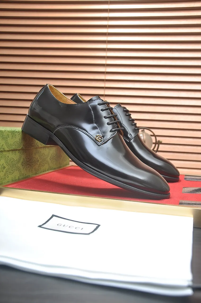 Men's shoes💰500💶Italy's top luxury men's shoe giant (GUCCI) (Gucci) (full cowhide lining) new arrival🍃Original European style🔰 Pleasant to the eye😍In order to make the shoes more durable and non-deformable🌀The production continues to follow traditional methods but there is still no lack of innovation💪Choose original sheepskin for the leather♻️ Smooth and natural And extra bright ⭐Made of imported cowhide, the first choice of rich people 38-45 (45 customized)